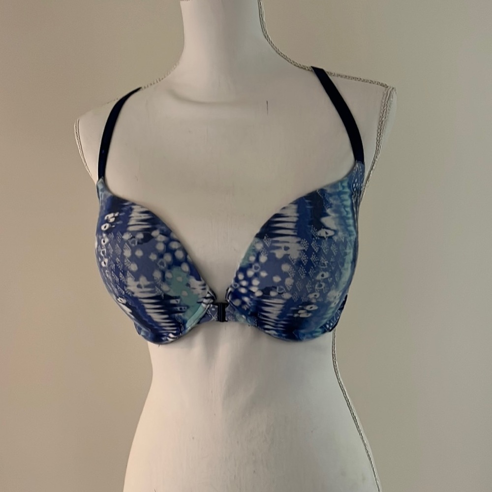 Victoria’s Secret 34DD multi-way padded bra